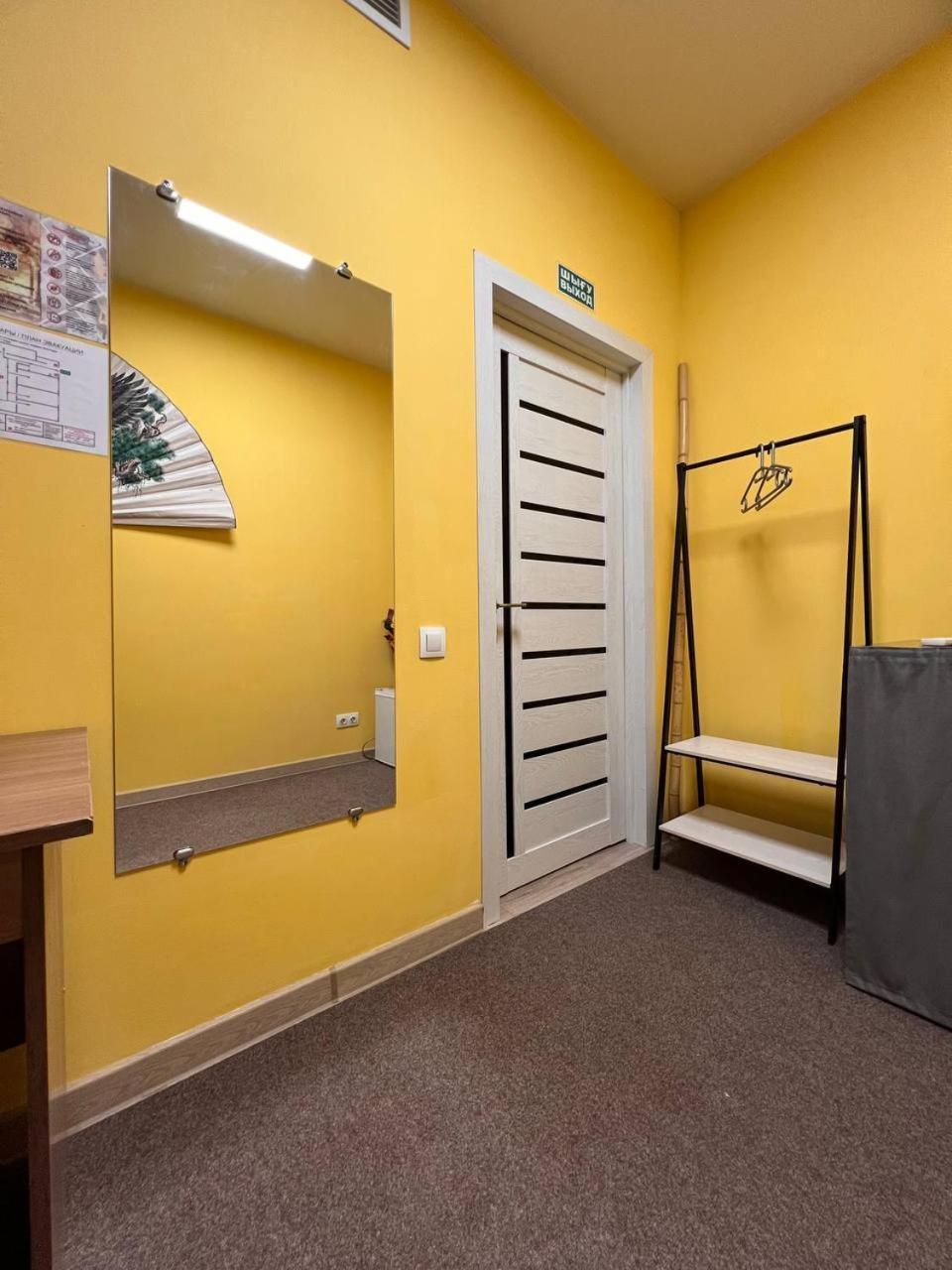 Рой Hostel Alma-Ata Buitenkant foto