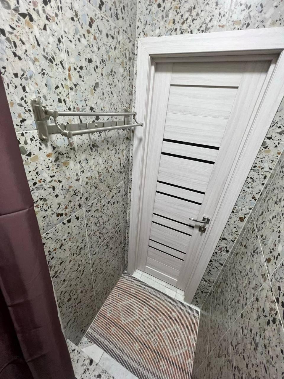 Рой Hostel Alma-Ata Buitenkant foto